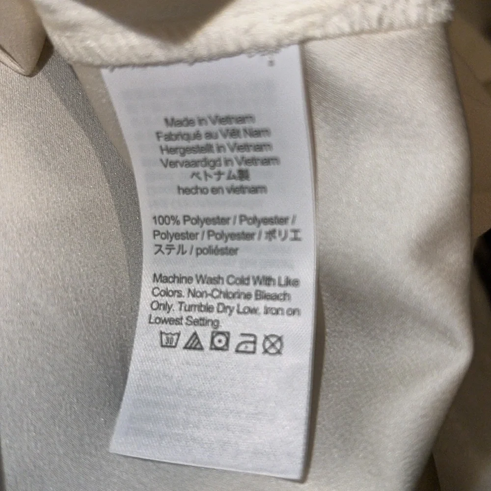 J.Crew NWT‎ women’s cream puff sleeve crepe keyhole neckline top. Size XSP
